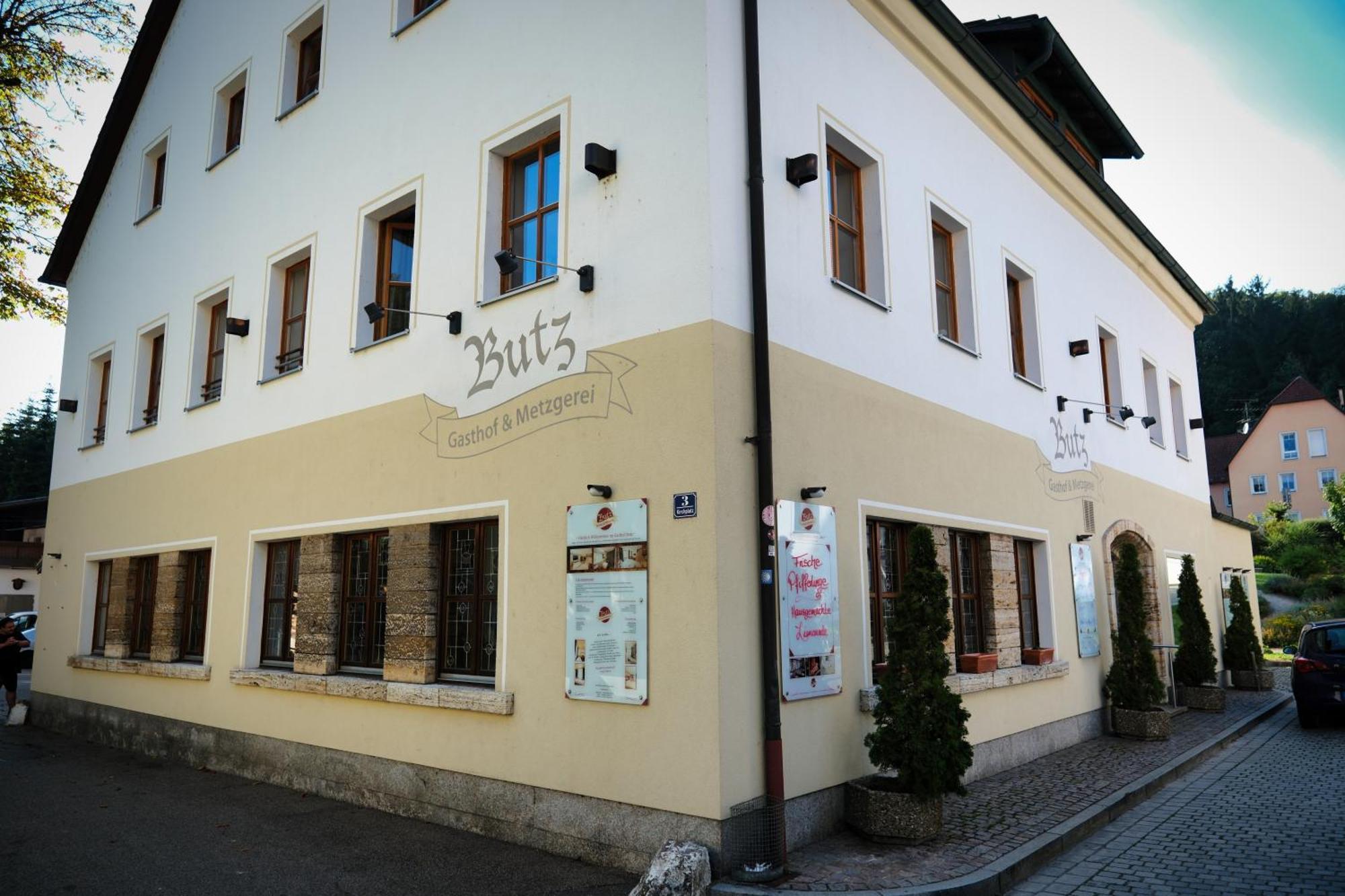 "Beim Butz" Hotel Worth an der Donau Eksteriør billede