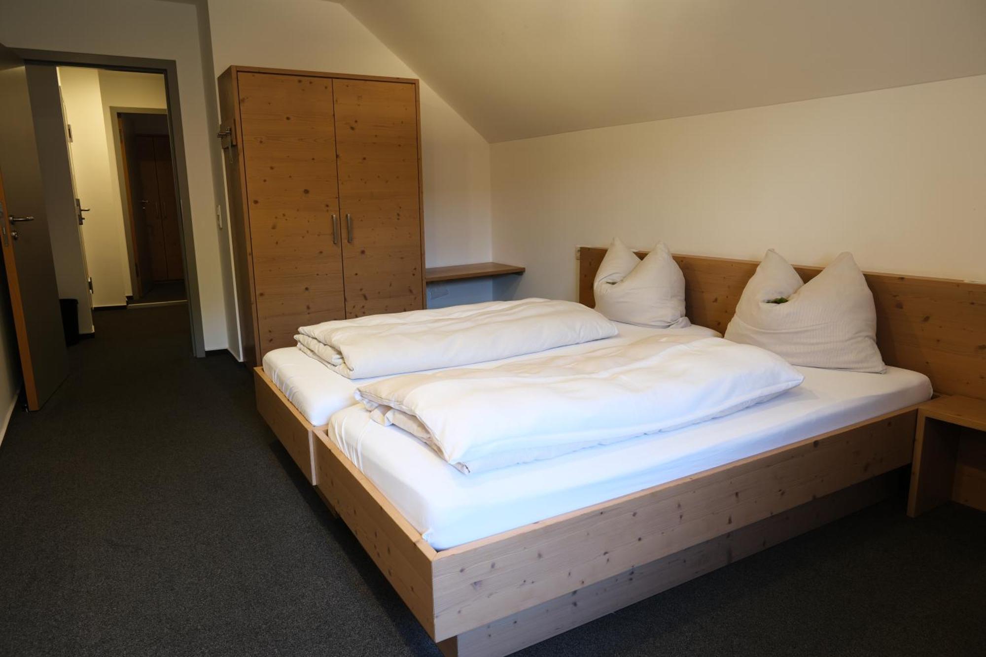 "Beim Butz" Hotel Worth an der Donau Eksteriør billede