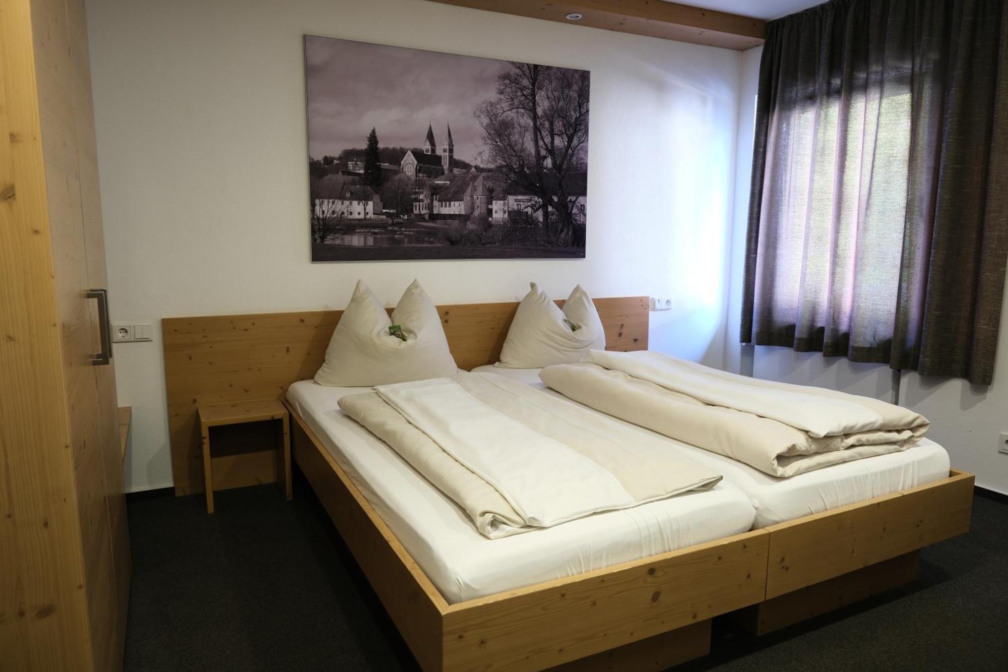 "Beim Butz" Hotel Worth an der Donau Eksteriør billede