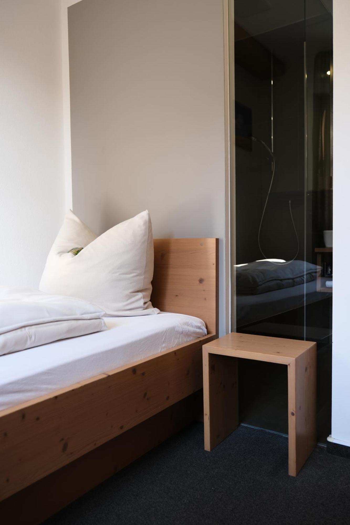 "Beim Butz" Hotel Worth an der Donau Eksteriør billede