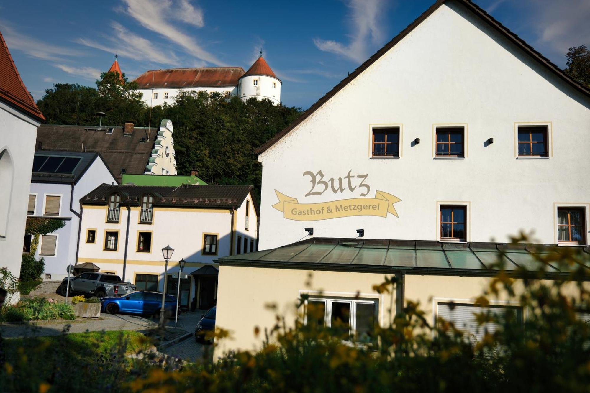 "Beim Butz" Hotel Worth an der Donau Eksteriør billede