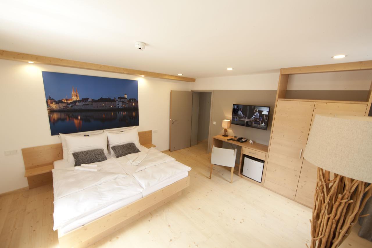 "Beim Butz" Hotel Worth an der Donau Værelse billede