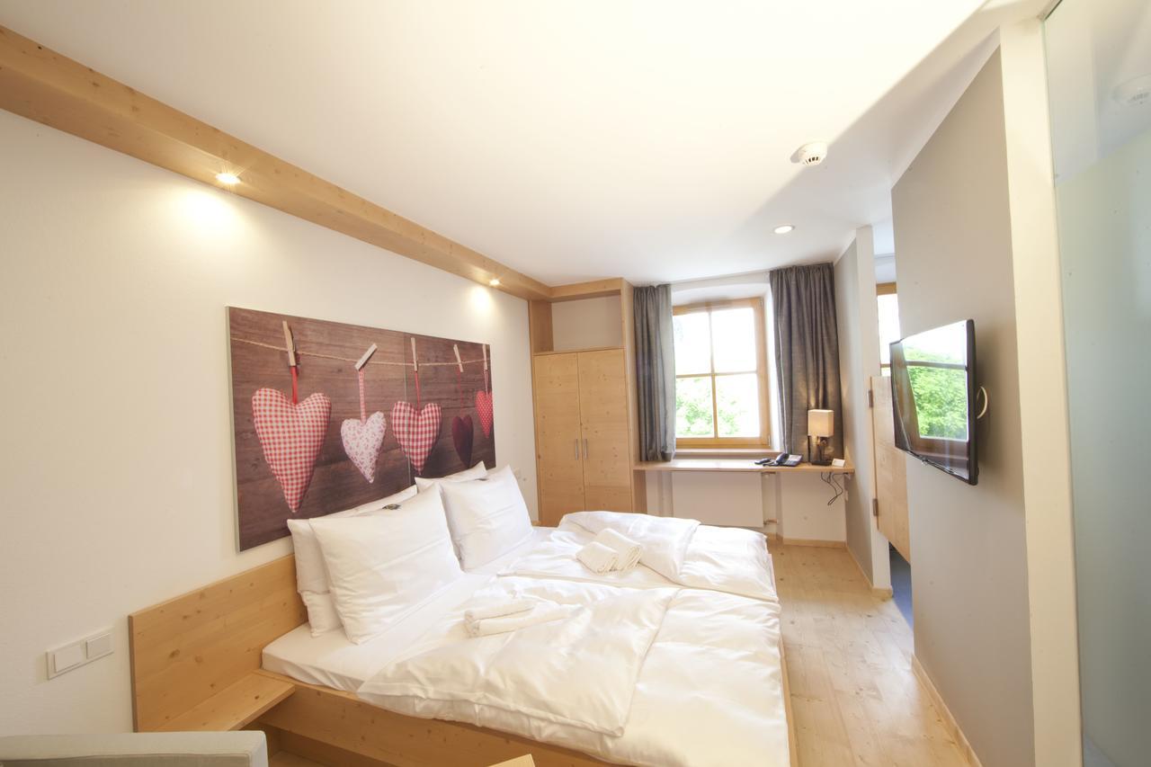 "Beim Butz" Hotel Worth an der Donau Eksteriør billede