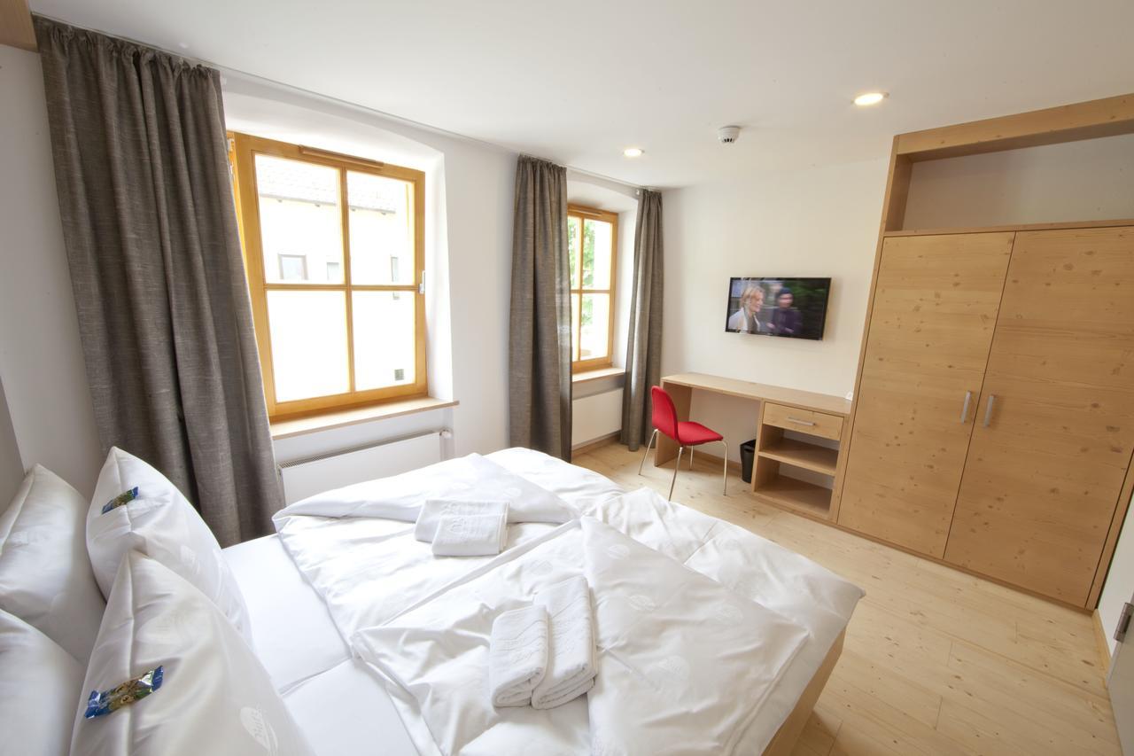 "Beim Butz" Hotel Worth an der Donau Værelse billede