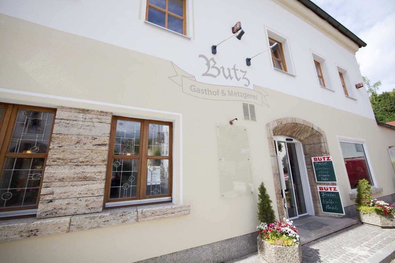 "Beim Butz" Hotel Worth an der Donau Eksteriør billede